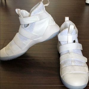 Nike Lebron Soldier 11s size 7 youth